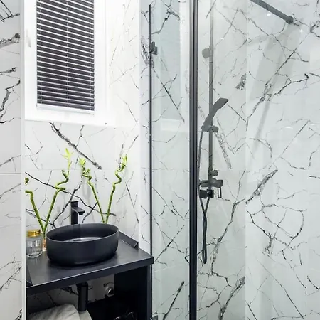 Location - Modern Luxury